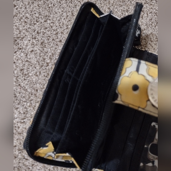 Vera Bradley purse style wallet w/ lock closure - Picture 4 of 10